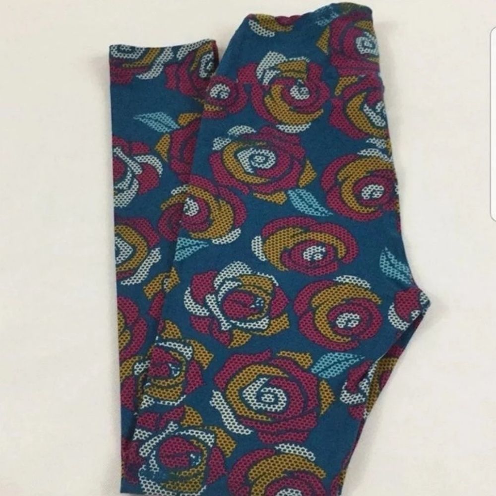Lularoe One Size Pixel Roses Leggings!